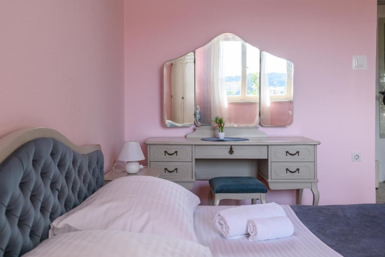 Rosehip Apartment *