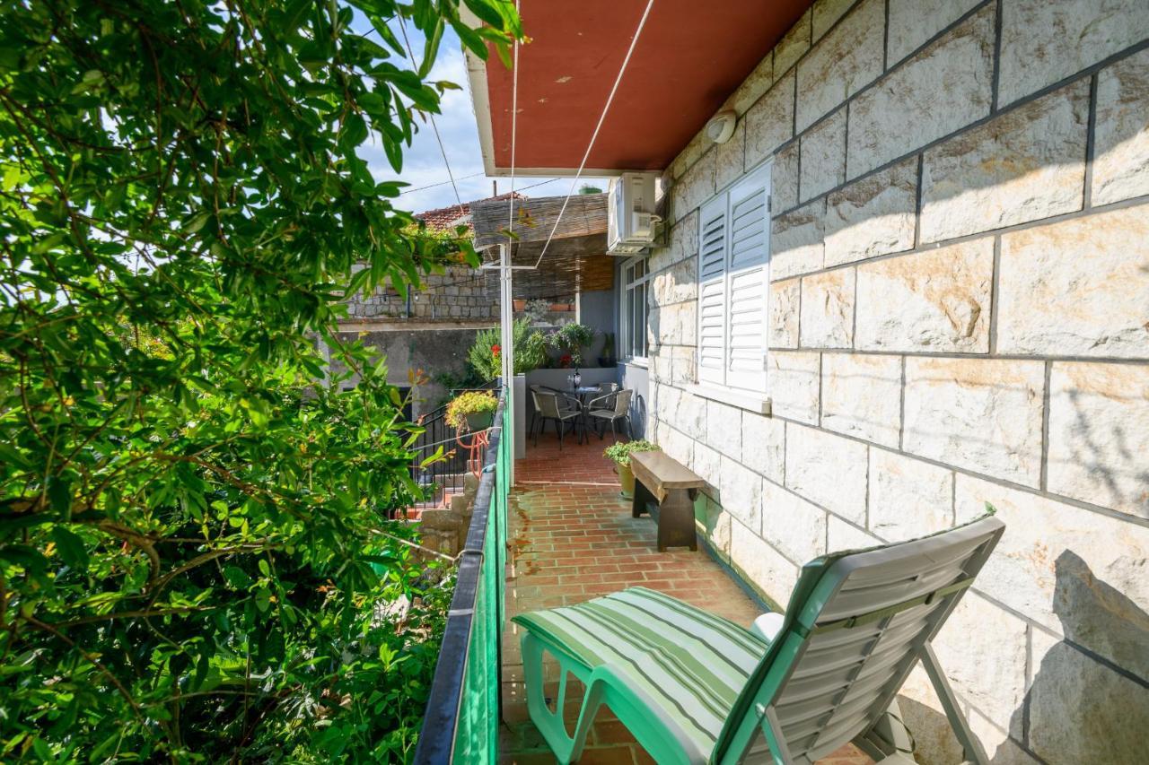 Rosehip Apartment *