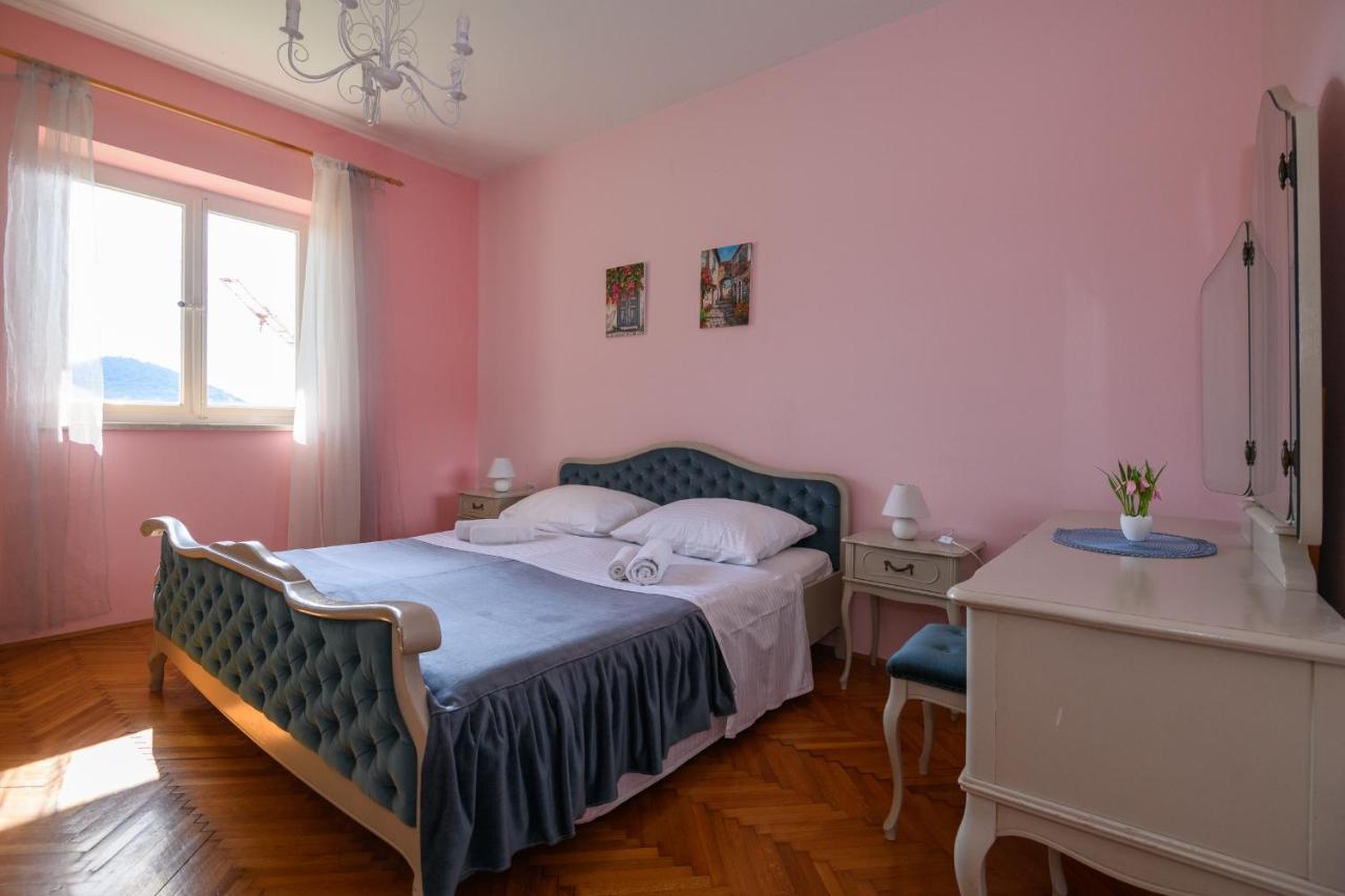 Rosehip Dubrovnik
